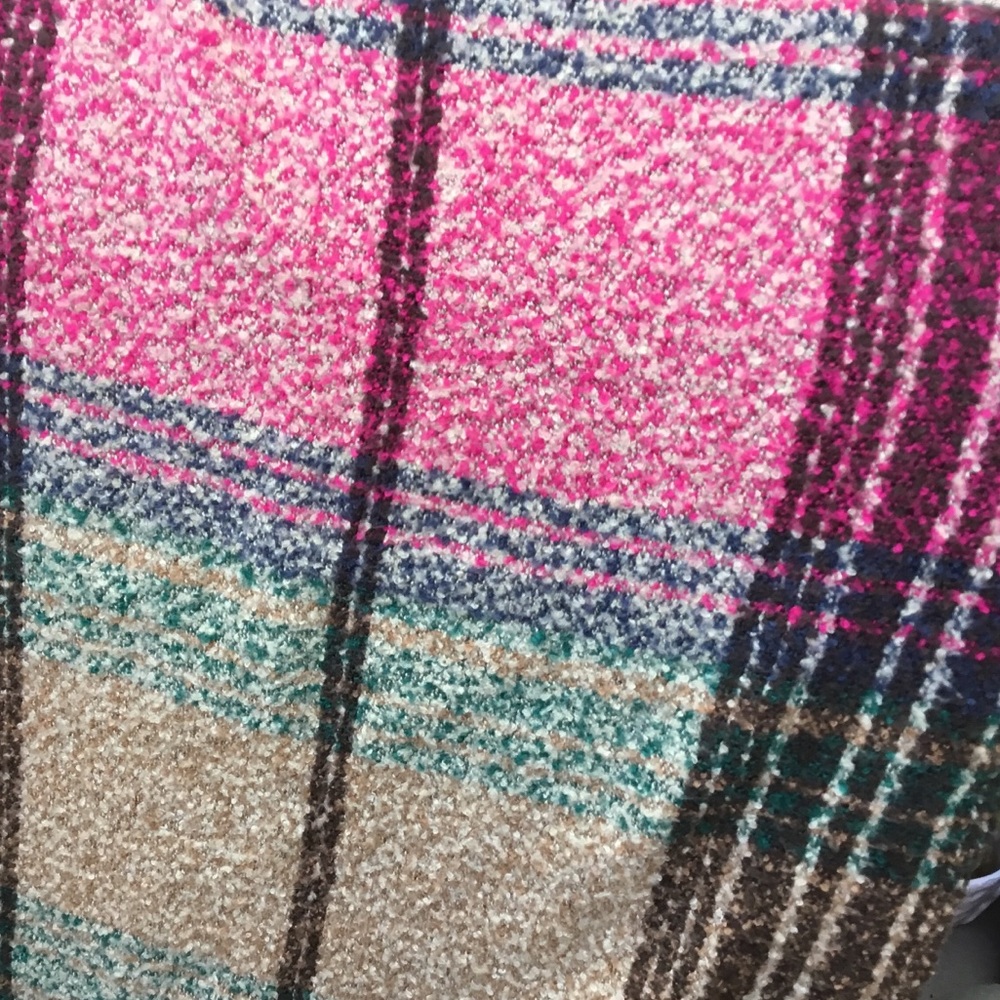 🎁 SALE! 🎁 Modena Plaid Boucle Shawl / Wrap: SOFT! - Picture 8 of 8
